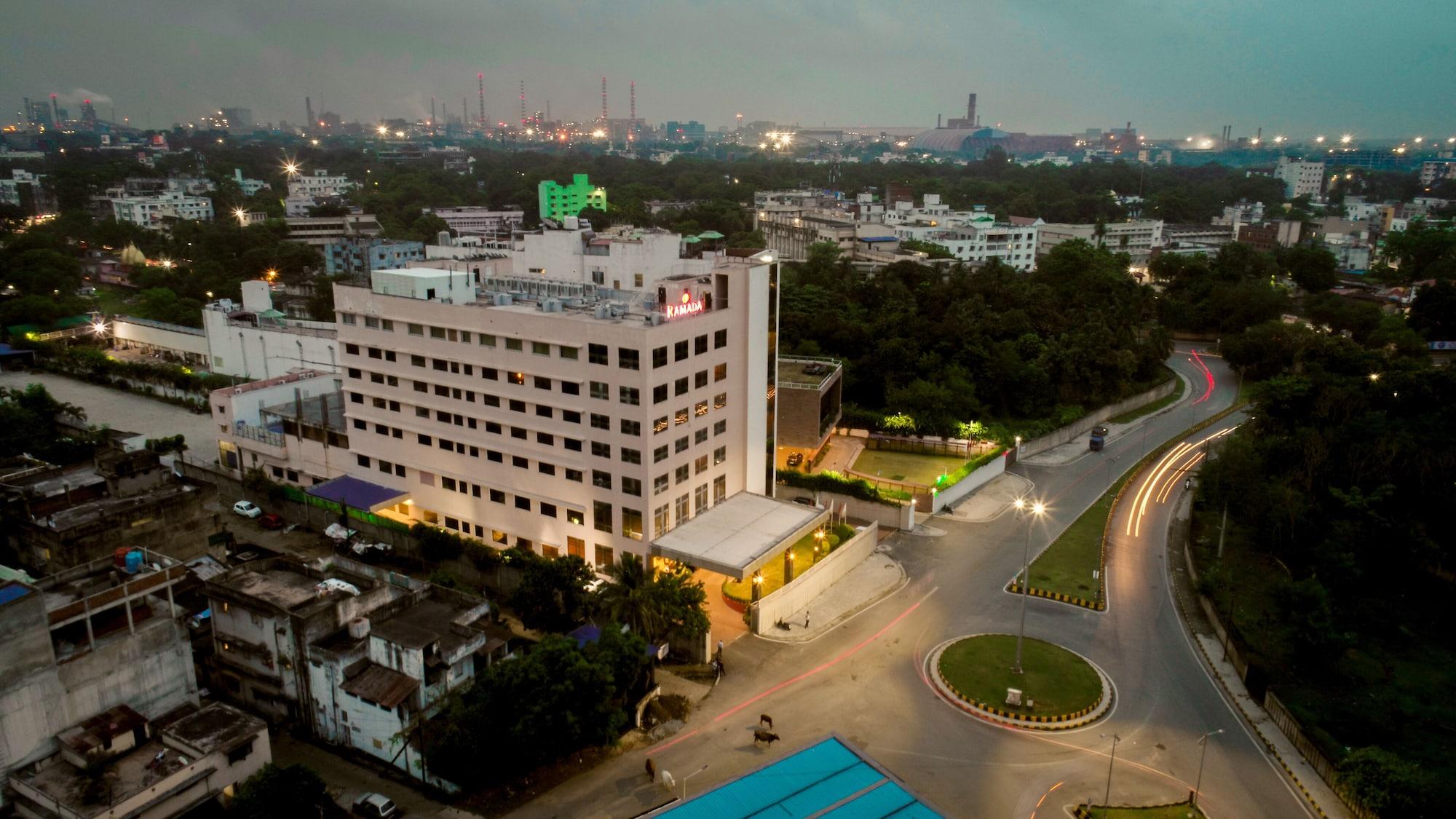 Ramada Jamshedpur Bistupur Hotel Екстериор снимка