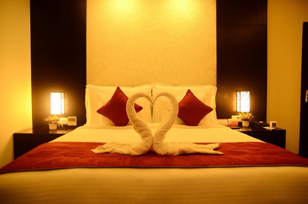 Ramada Jamshedpur Bistupur Hotel Екстериор снимка